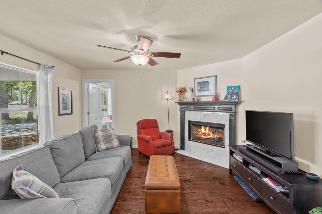 111 Wilderness Dr, Fredericksburg TX home for sale - Savannah Sikes, Fredericksburg REALTOR - photo 6