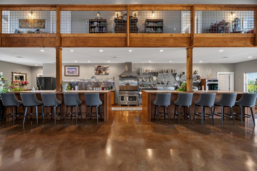 140 Oak Crest Dr, Fredericksburg Texas