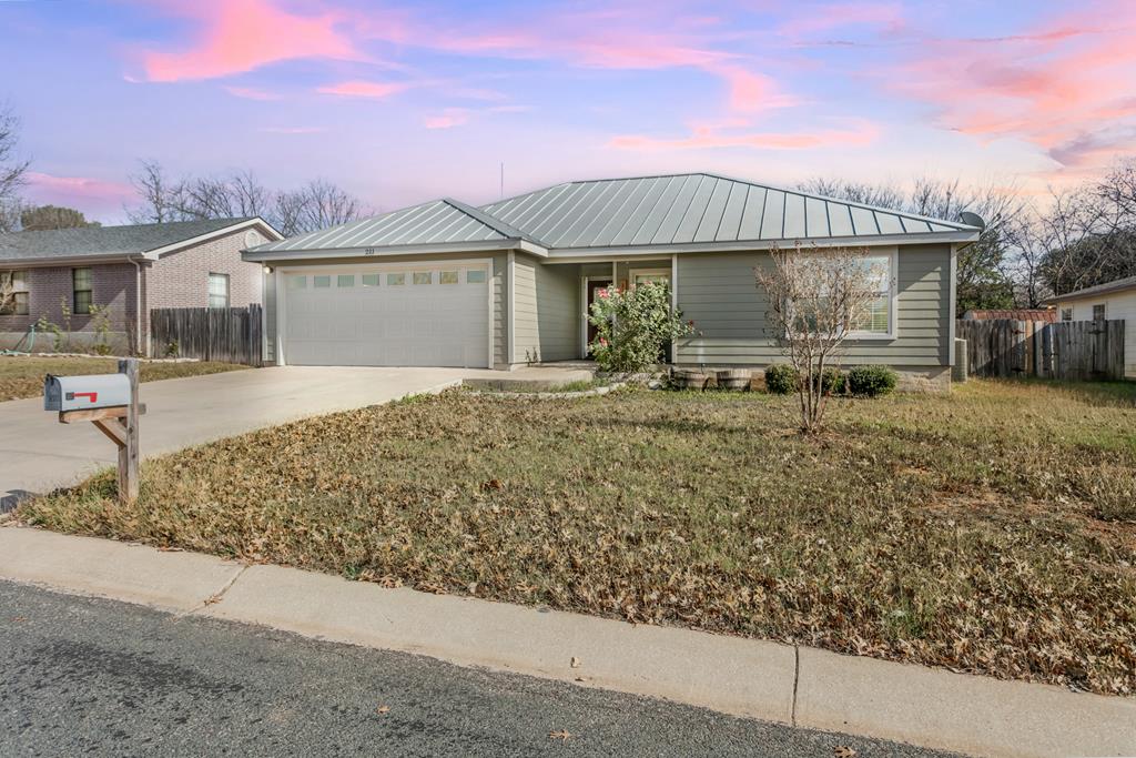 Sold by Savannah Sikes: 211 Green Oaks Loop, Fredericksburg TX