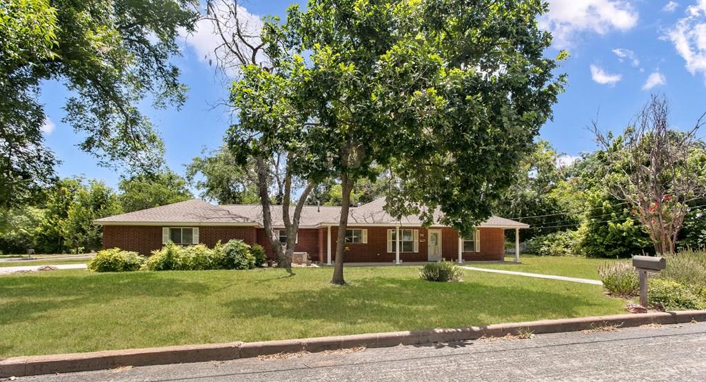301 W Hackberry St, Fredericksburg Texas