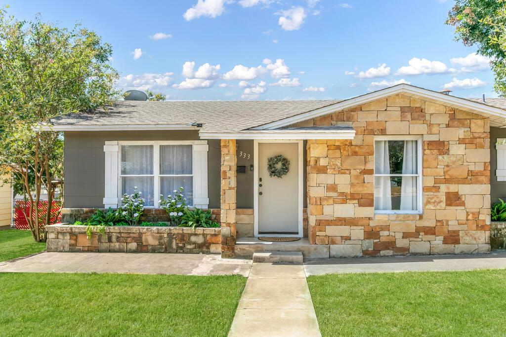 333 W Burbank St, Fredericksburg Texas