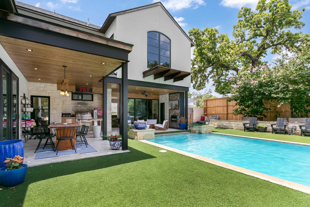 Sold by Savannah Sikes: 404 Holly Ln, Fredericksburg TX