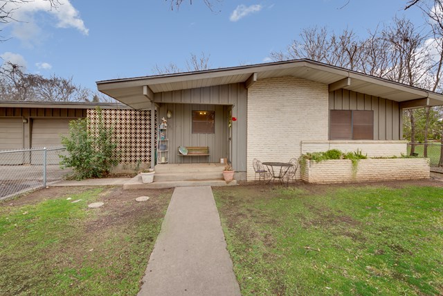 Sold by Savannah Sikes: 404 W Creek St, Fredericksburg TX