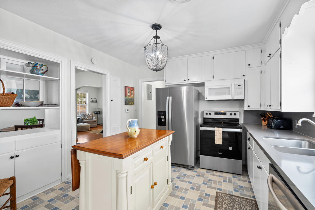 411 W Travis St, Fredericksburg TX home for sale - Savannah Sikes, Fredericksburg REALTOR - photo 18