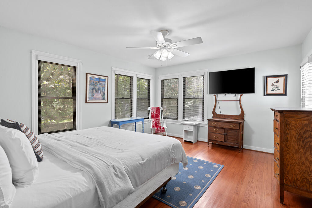 411 W Travis St, Fredericksburg TX home for sale - Savannah Sikes, Fredericksburg REALTOR - photo 19