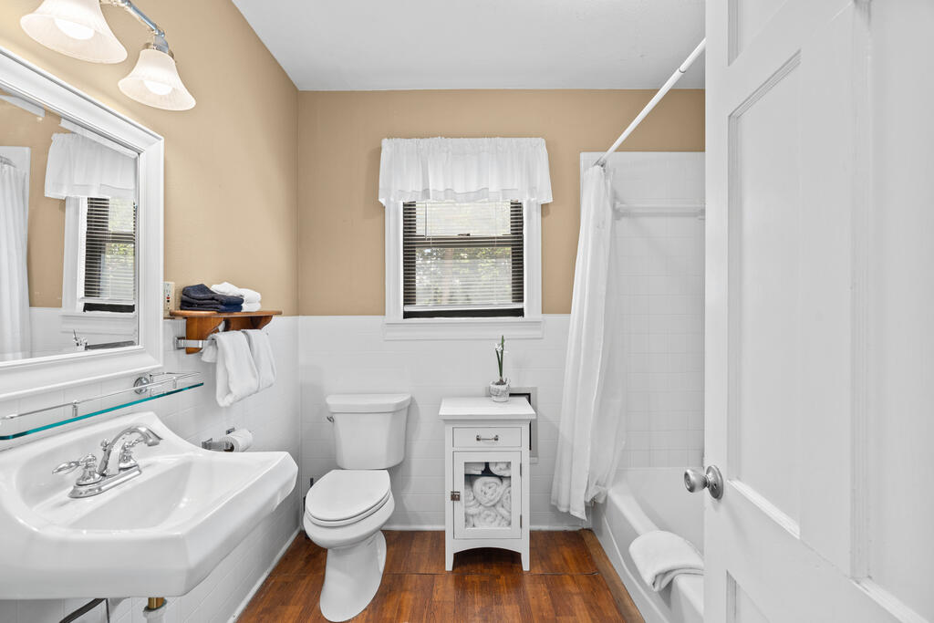 411 W Travis St, Fredericksburg TX home for sale - Savannah Sikes, Fredericksburg REALTOR - photo 22
