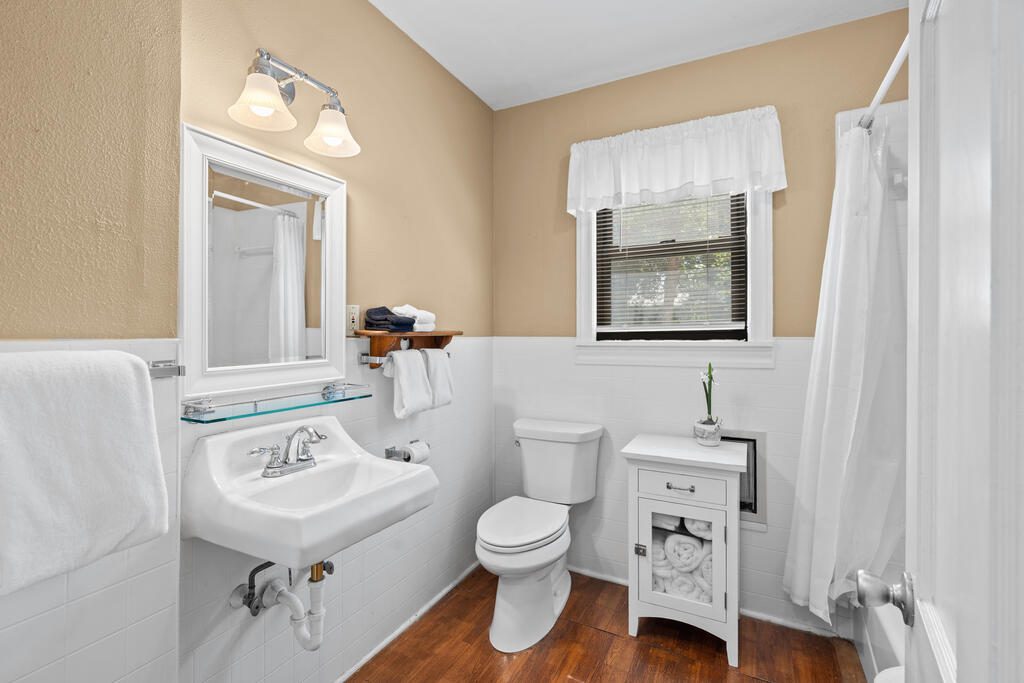 411 W Travis St, Fredericksburg TX home for sale - Savannah Sikes, Fredericksburg REALTOR - photo 24