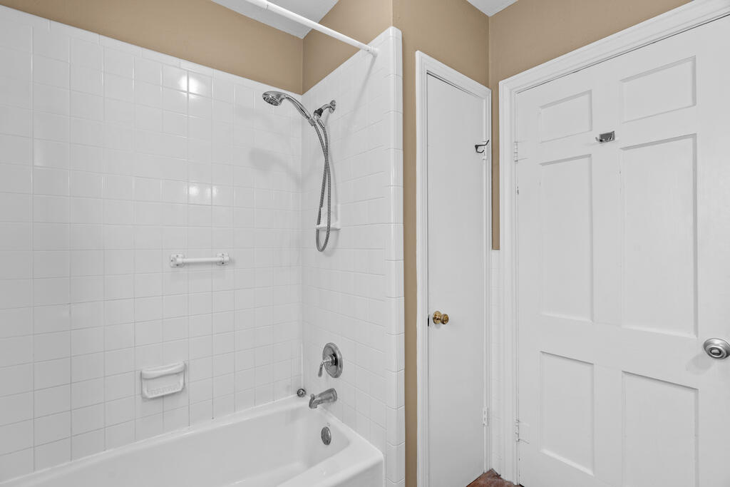 411 W Travis St, Fredericksburg TX home for sale - Savannah Sikes, Fredericksburg REALTOR - photo 25