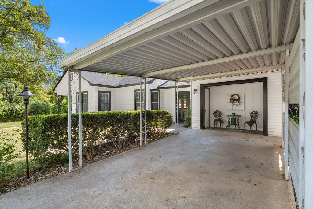 Short-term rental at 411 W Travis in Fredericksburg photo 2