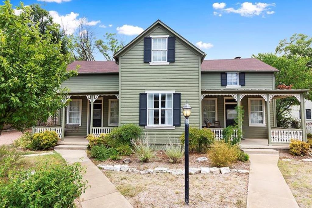 Sold by Savannah Sikes: 514 W San Antonio St, Fredericksburg TX