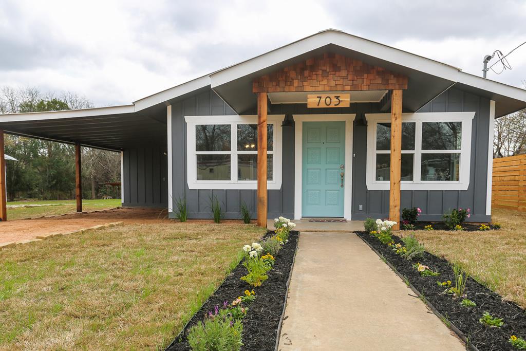 Sold by Savannah Sikes: 703 Winfred St, Fredericksburg TX