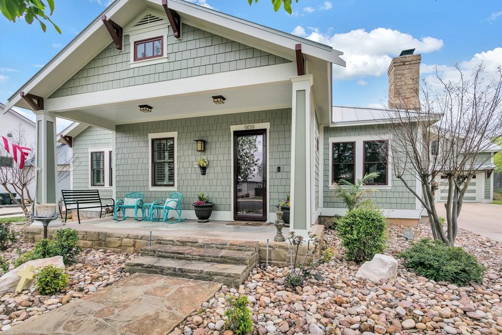 Sold by Savannah Sikes: 909 Hawthorn Ln, Fredericksburg TX